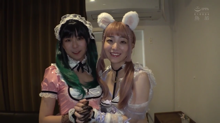 微笑 · 头部特写 · 室内卧室 · 貓耳發箍 · 粉色漆皮女仆装 · 无码标志