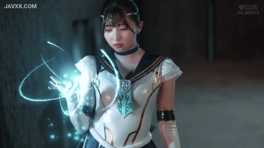 魔法特效 · 冷静 · 胸部特写 · 摄影棚 · 漆皮质感上衣 · 特效光效