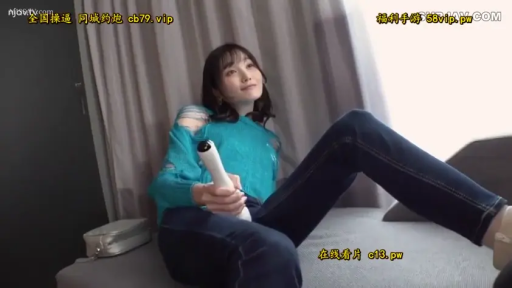 Indifferent · Indoor sofa · 广告水印 · 白色振动棒 · 自慰 · 蓝色破洞针织衫 · 手持振动棒特写