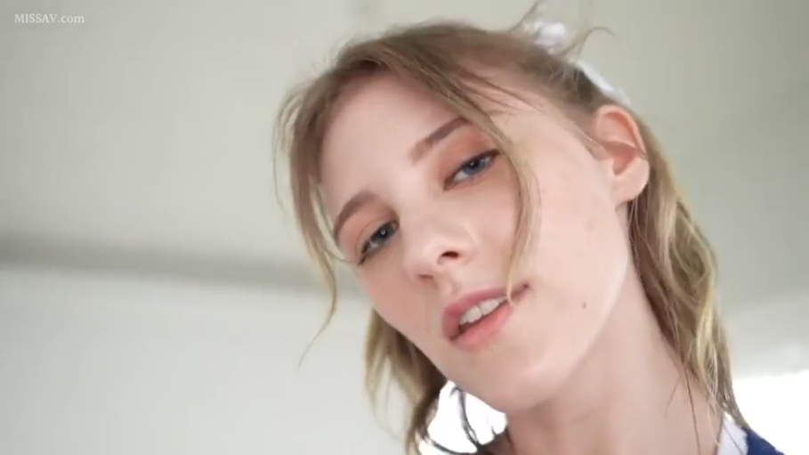 室内 · 校服 · 脸部