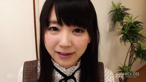 卧室 · 五官特写 · 温柔 · 格子背带裙