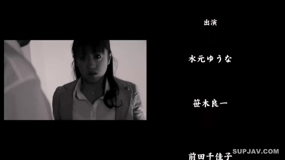 室内 · 紧张 · 西装外套 · 女性面部特写
