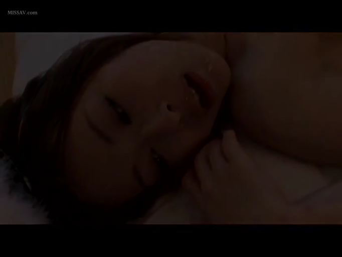 床上 · 高潮后满足感 · 嘴角唾液特写 · 裸体 · 嘴角有唾液 · 性交后状态