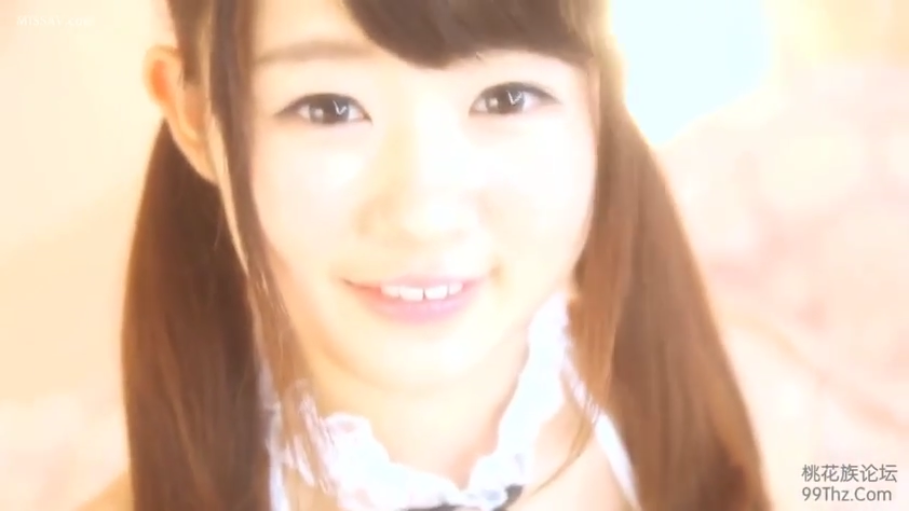 室内 · 脸部特写 · 微笑 · 光线明亮 · 女仆装领饰 · 花边领饰