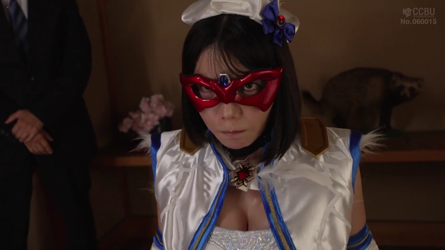 室内 · 严肃 · 注视 · 头部特写 · 正面 · Cosplay · 面具