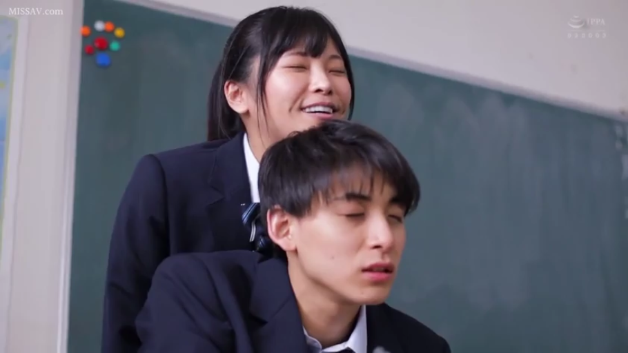 校服 · 教室 · 性爱 · 面部特写 · 黑板 · 欢愉 · 日本AV · 背后