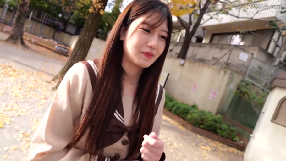 微笑 · 面部特写 · 水手服 · 公园