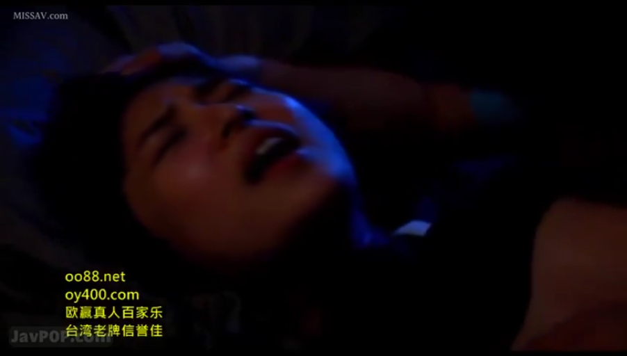 全裸 · 卧室 · 销魂 · 性爱 · 面部特写 · 暗光 · 躺卧