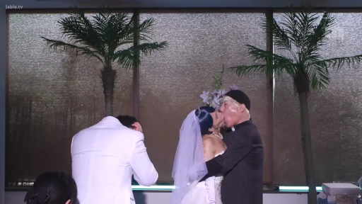 中景 · 接吻 · 沉醉 · 站立拥吻 · 婚纱 · 头纱 · NTR · 婚礼现场