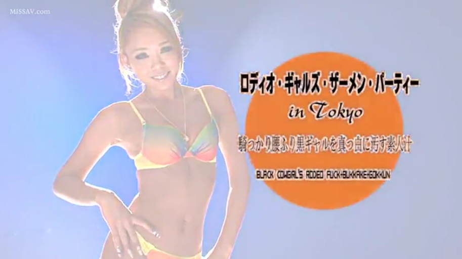 上半身特写 · 微笑 · 摄影棚 · 日语标题文字 · 渐变色比基尼