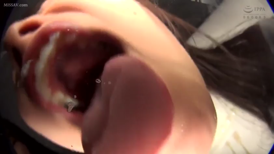 室内 · 迷离 · 白色上衣 · POV · 嘴部特写 · 透明玻璃 · 仰头张嘴 · 舔舐镜头