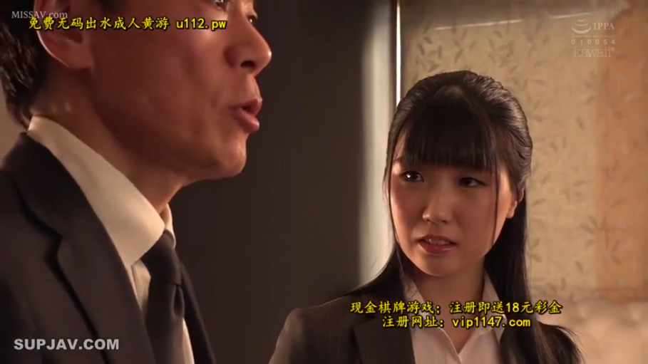 办公室 · 画面有水印 · 中年男子侧脸特写 · 年轻女子穿深色西装外套白衬衫 · 年轻女子紧张注视