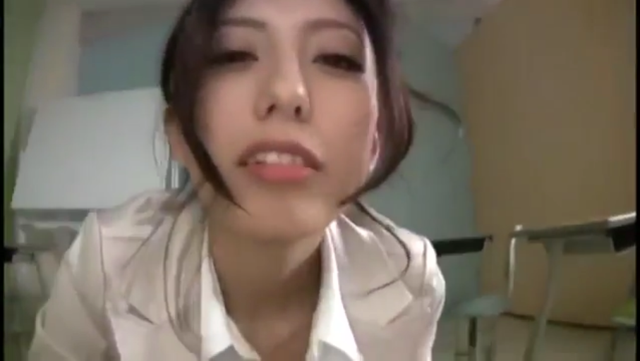 教室 · 张嘴 · 口部特写 · 白色西装外套 · 口交