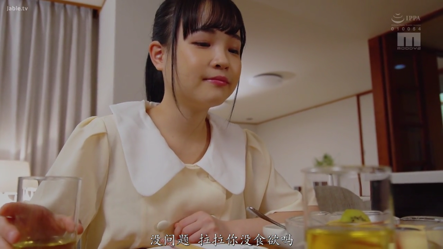 坐姿 · 脸部 · 平静 · 餐厅 · 连衣裙 · 日系 · 用餐 · 水杯