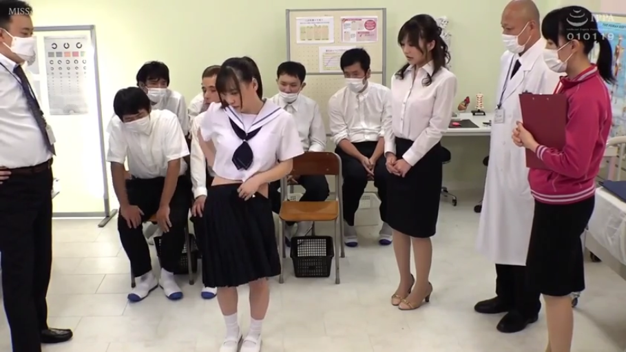 站立 · 全景 · 医生服 · 医务室