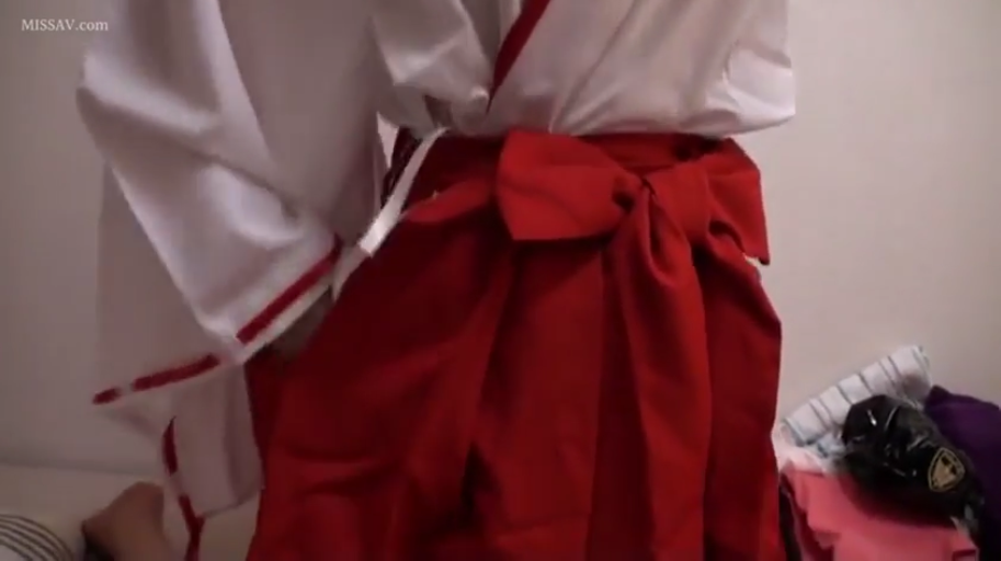 室内 · 角色扮演 · 站立 · 整理衣服 · 腰部特写 · 巫女服