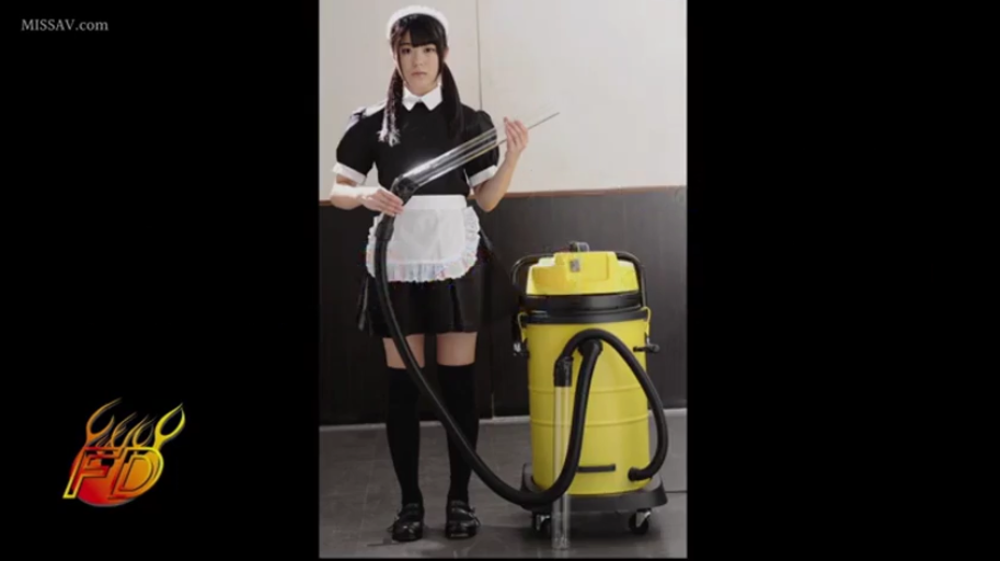 室内 · 全身 · 角色扮演 · 站立 · 女仆装 · 无表情 · 手持道具 · 工业吸尘器