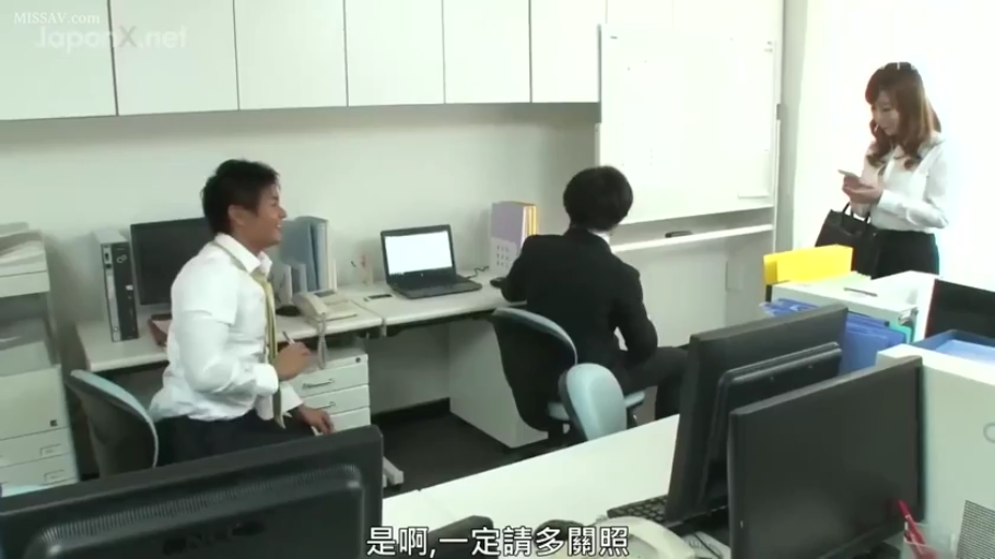 办公室 · 室内灯光 · 黑色职业裙 · 文件夹 · 日常工作表情