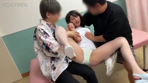 诊疗室 · 腿部特写 · 白色丝袜 · 张嘴呼吸 · 性侵倾向