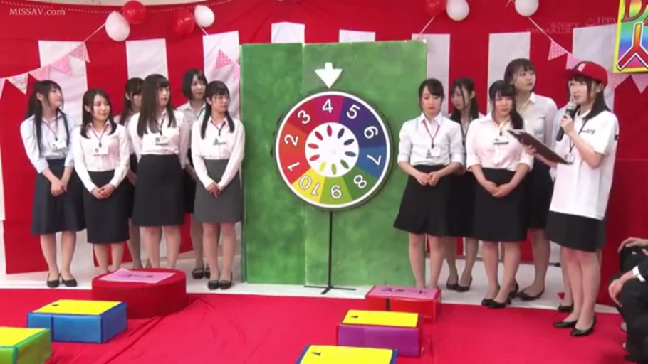 平静 · 胸牌 · 板卡 · 活动现场 · 人数众多