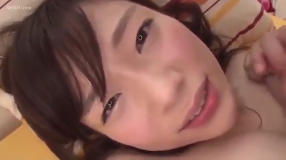 卧室 · 面部特写 · 全裸 · 潮红 · 枕头 · 仰卧 · 注视镜头 · 长发