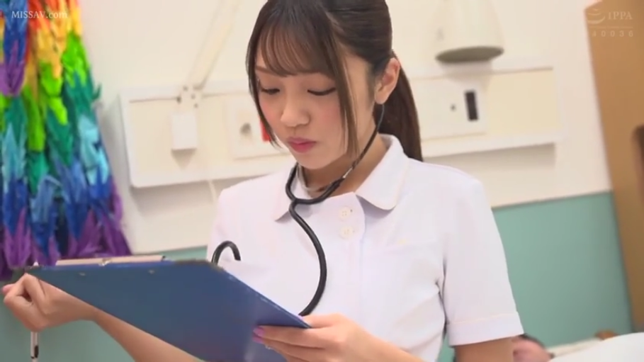 病房 · 护士服 · 专注 · 站立 · 半身 · 听诊器 · 查房