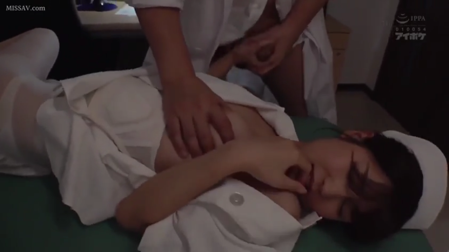 揉乳 · 护士服 · 角色扮演 · 迷离 · 仰卧 · 半身 · 诊室 · 诊查台