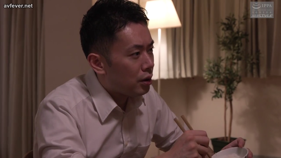 餐厅 · 专注 · 白色衬衫 · 筷子 · 男人面部特写