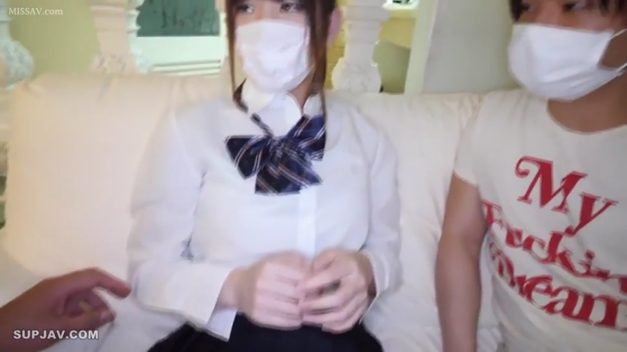 卧室 · 平静 · 校服领结 · 口罩 · 男生面部特写