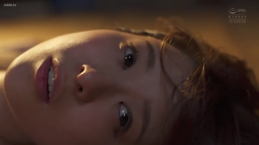 室内 · 面部特写 · 裸体 · 躺卧