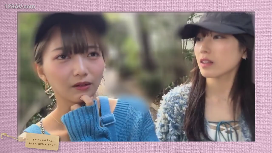 交谈 · 站立 · 面部特写 · 困惑 · 休闲装 · 户外