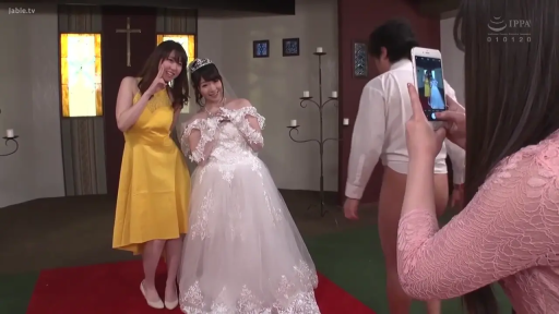 远景 · 裸下体 · 教堂