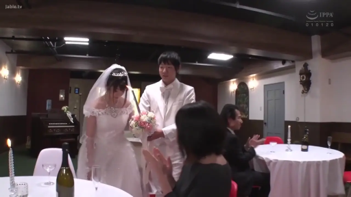 站立 · 全景 · 微笑 · 婚纱 · 花束 · 宴会厅 · 婚礼 · 仪式