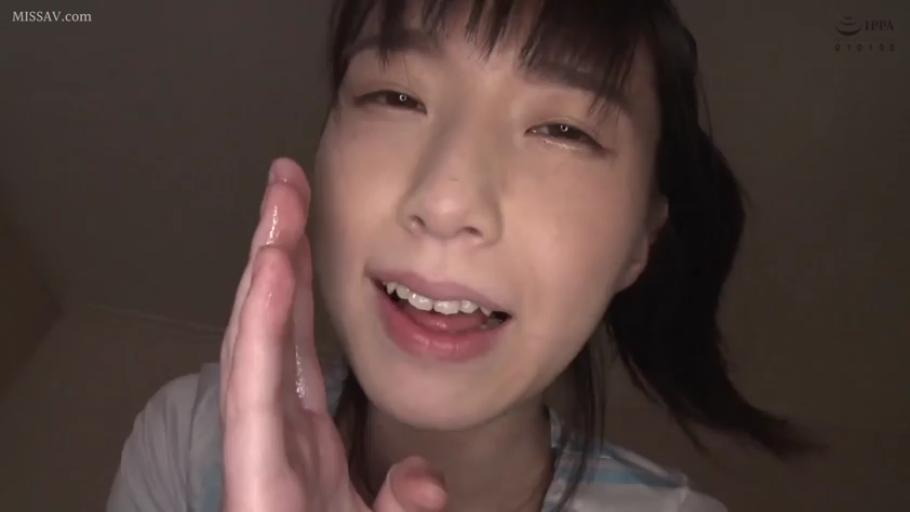 室内 · 手部特写 · 媚眼 · 条纹上衣 · 处理精液 · 手上有精液痕迹