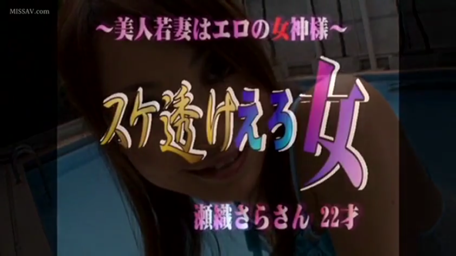 微笑 · 游泳池 · 人物面部特写 · 浅蓝色泳衣 · 带有日语标题文字的遮罩
