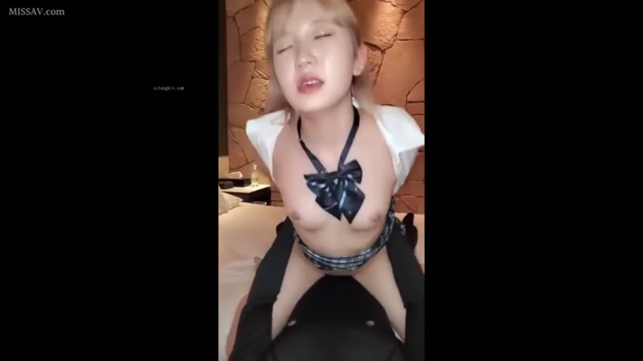 骑乘位 · 性交 · 胸部 · 第一视角 · 陶醉 · JK制服 · 酒店床上