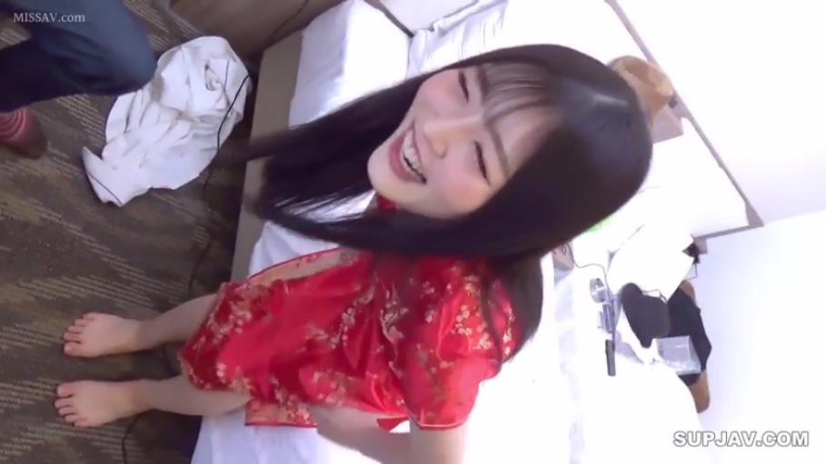 脸部特写 · 酒店房间 · 跪姿 · 旗袍