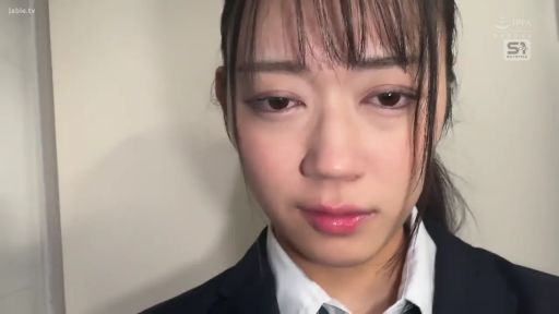室内 · 眼睛特写 · 深色西装外套 · 流泪 · 泪水