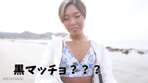 上半身特写 · 放松 · 碎花比基尼上衣 · 海滩 · 户外自然光