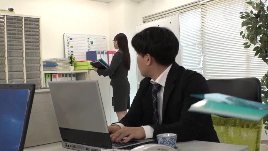 领带 · 专注 · 办公室 · OL职业裙