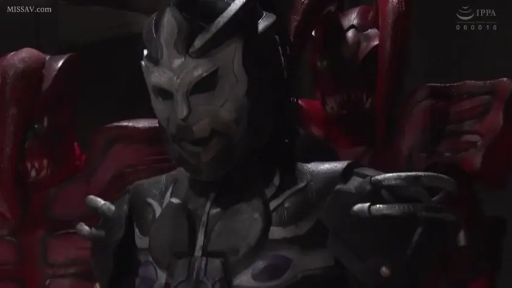 室内 · 站立 · 特写 · 对视 · 无表情 · 面具 · 特摄 · 皮套