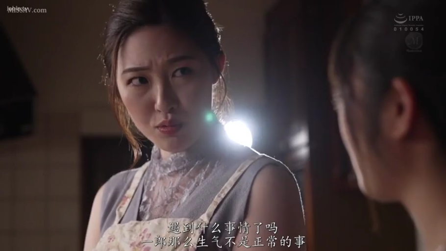 厨房或客厅 · 关切 · 面部特写 · 中文字幕 · 围裙 · 蕾丝领家居服