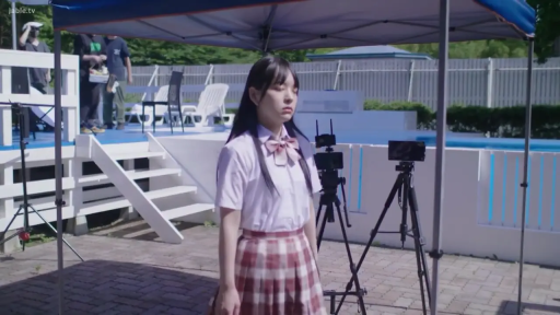 站立 · 中景 · JK制服 · 户外泳池