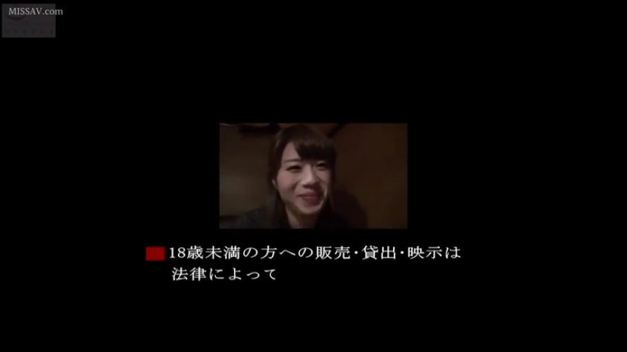 室内 · 微笑 · 日常装束 · 女性面部特写 · 日语免责声明文字