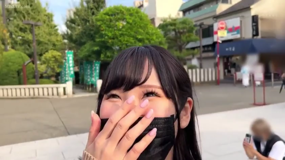 脸部特写 · 便服 · 户外