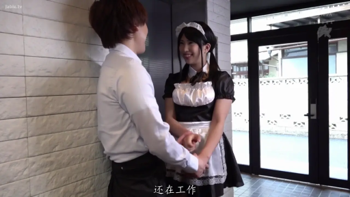 门口 · 女仆头饰 · 经典黑白女仆装 · 两人上半身特写 · 男人侧脸含笑