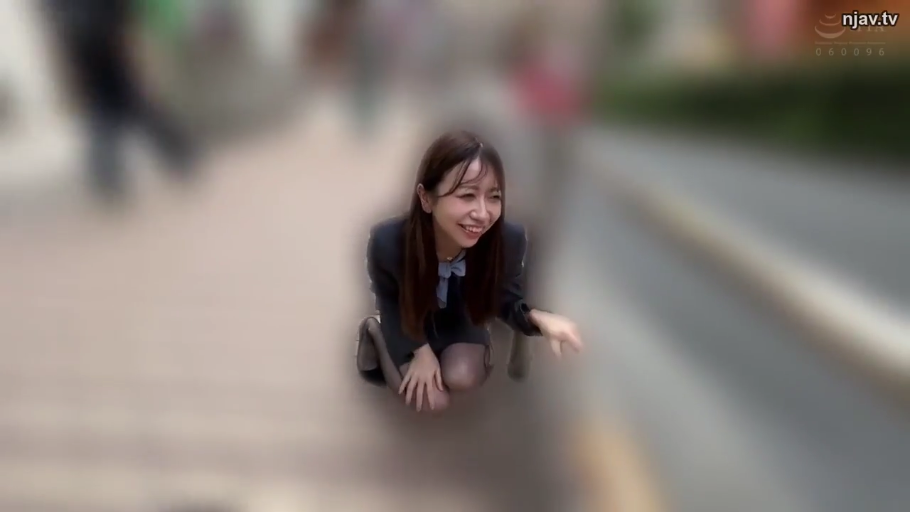 职业装 · 开心 · 互动 · 户外 · 蹲下