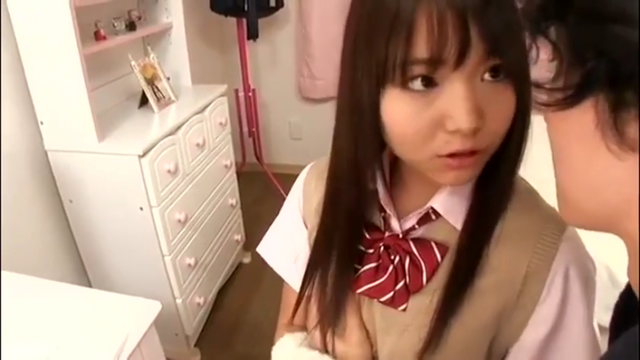 坐姿 · 脸部 · 卧室 · 对视 · JK制服 · 长发 · 惊讶 · 五斗柜