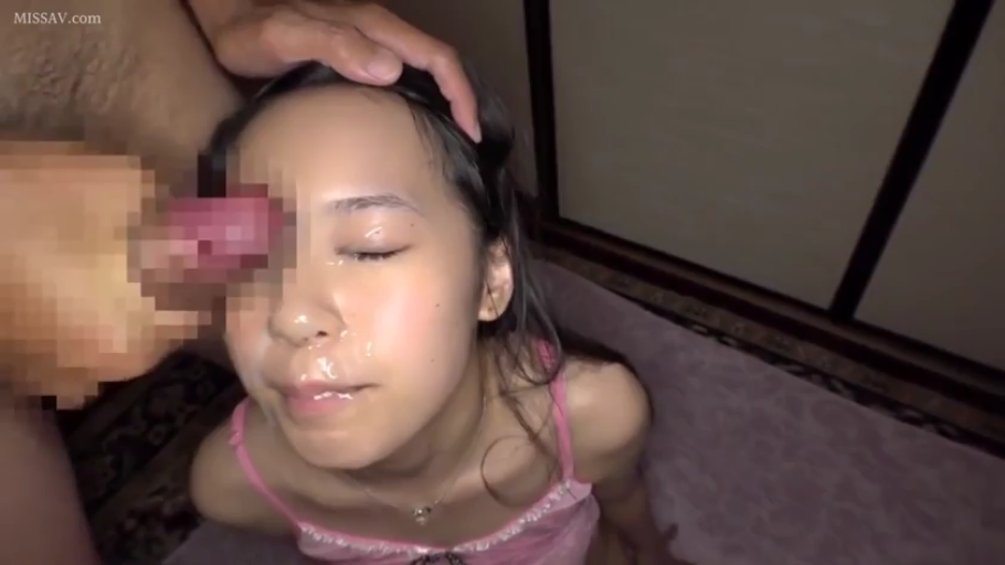 室内 · 脸部特写 · 跪姿 · 粉色吊带