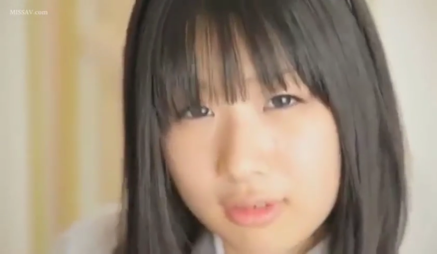 室内 · 温顺 · 眼部特写 · 白色衣领服装